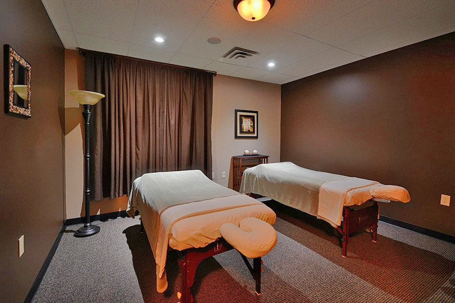 couples massage room